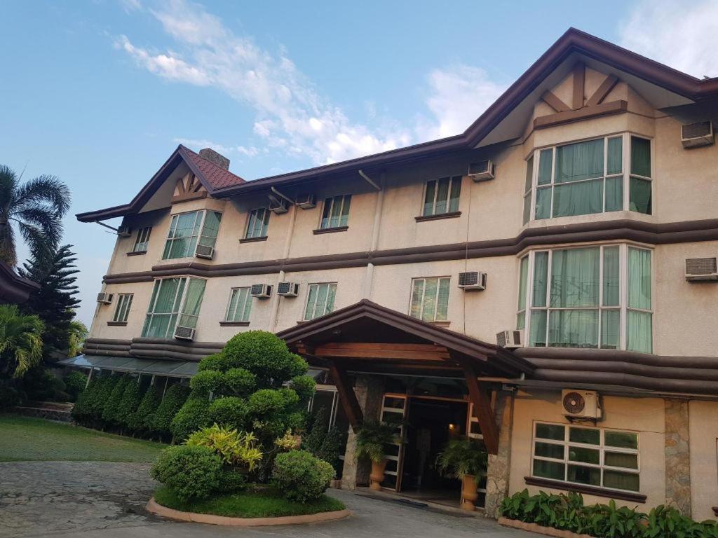 Chocolate And Berries Hotel Baliuag Bagian luar foto